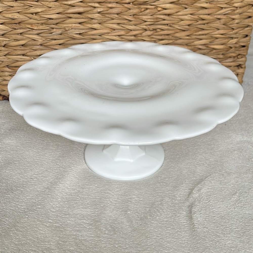 White Indiana Milk Glass Round Pedestal Teardrop Cake Platter 10 1/2” Scalloped